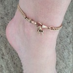Chai Pendant in 14K Gold – Classic Mini Hai