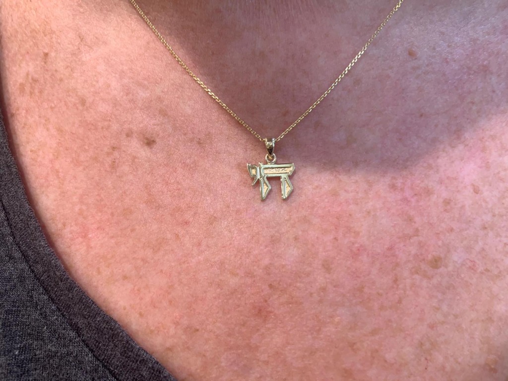 14K Gold Outlined Mini Chai Pendant
